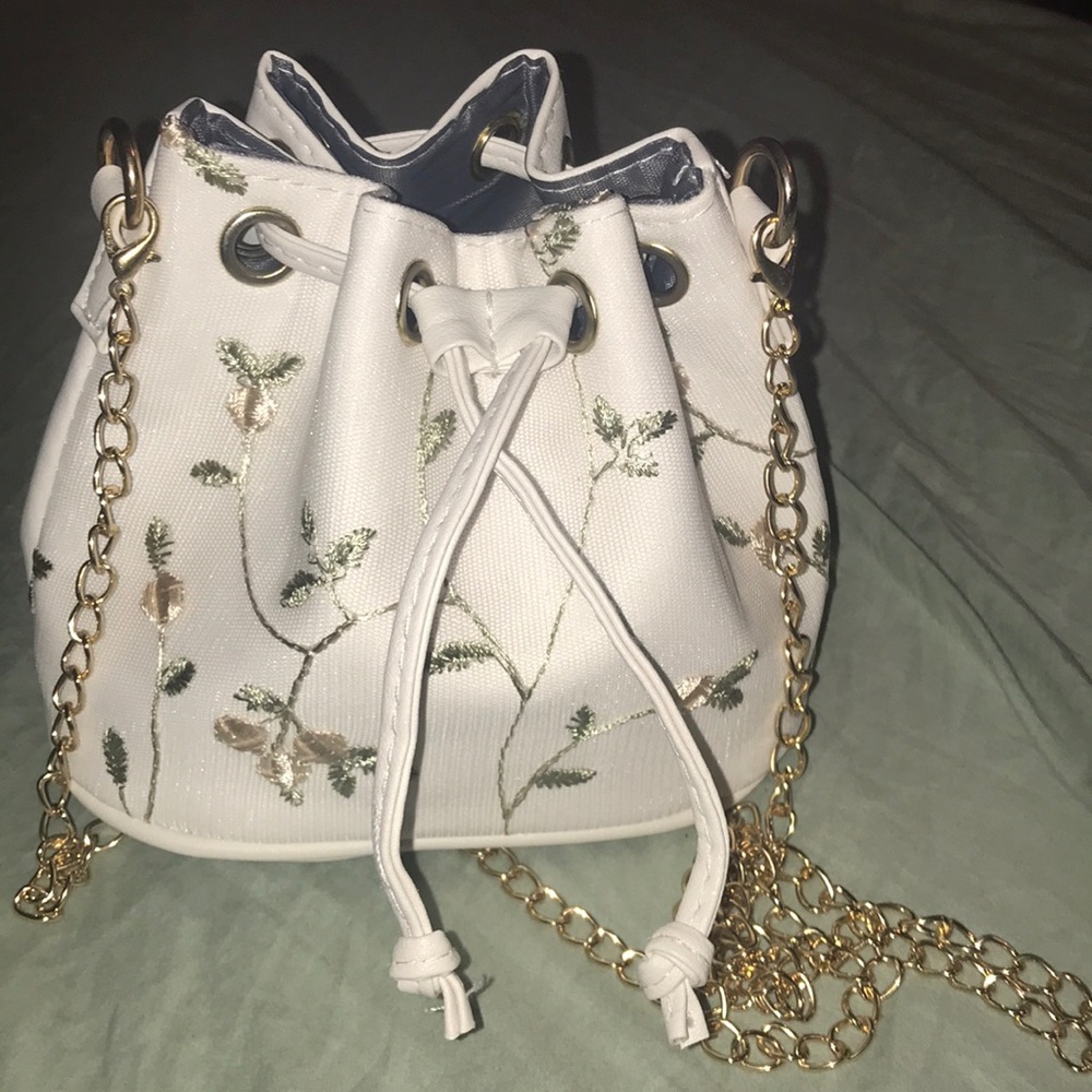 Floral embroidered bucket bag